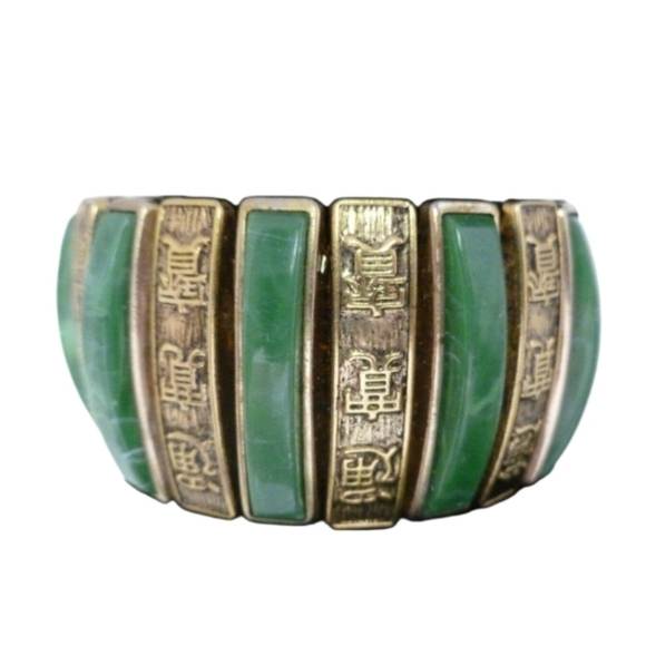 VINTAGE JAPAN JADE GREEN LUCITE & GOLD TONE ASIAN SYMBOL EXPANSION BRACELET - Picture 4 of 8